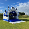 Springkussen Blauw Kasteel Huren | Opblaasbaar Kasteel voor Kinderfeestjes Blauw-wit springkussen in de vorm van een kasteel, ideaal om te huren voor kinderfeestjes, evenementen of buurtfeesten.