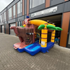 Multiplay Mini Piraat springkussen met glijbaan huren bij Move For Fun; kleurrijk piratenthema voor kinderfeestjes en evenementen.