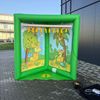 Stokvangen jungle spel Opblaasbaar stokvangen spel met jungle thema waarbij kinderen bananen proberen te vangen.