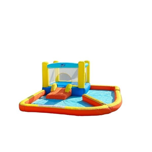 Opblaasbaar mini waterkasteel met glijbaan en plonsbad, geschikt voor jonge kinderen.