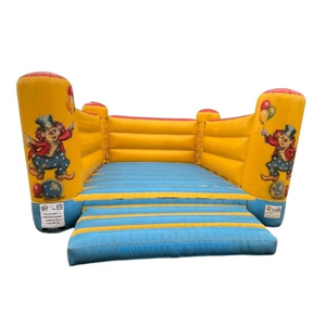 Geel-blauw springkussen met clownillustraties in circusstijl, ideaal voor verhuur op kinderfeestjes en buurtactiviteiten.