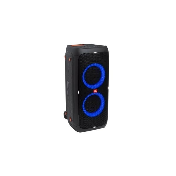Grote JBL Partybox 310 speaker met twee rondverlichte blauwe ringen en wieltjes aan de onderkant voor eenvoudig transport.