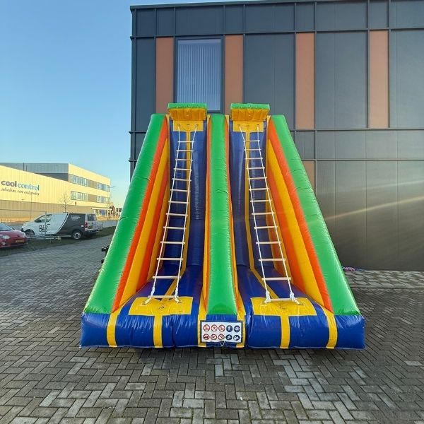 Opblaasbaar klimladder spel - Twister ladder attractie voor jong en oud Opblaasbare Twister Ladder attractie met twee steile klimmende ladders in felle kleuren voor een uitdagend spel